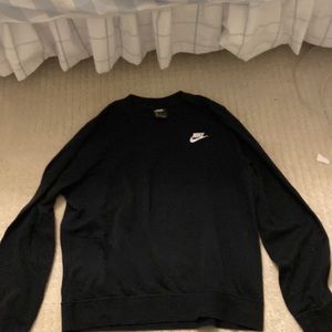 BLACK NIKE CREWNECK